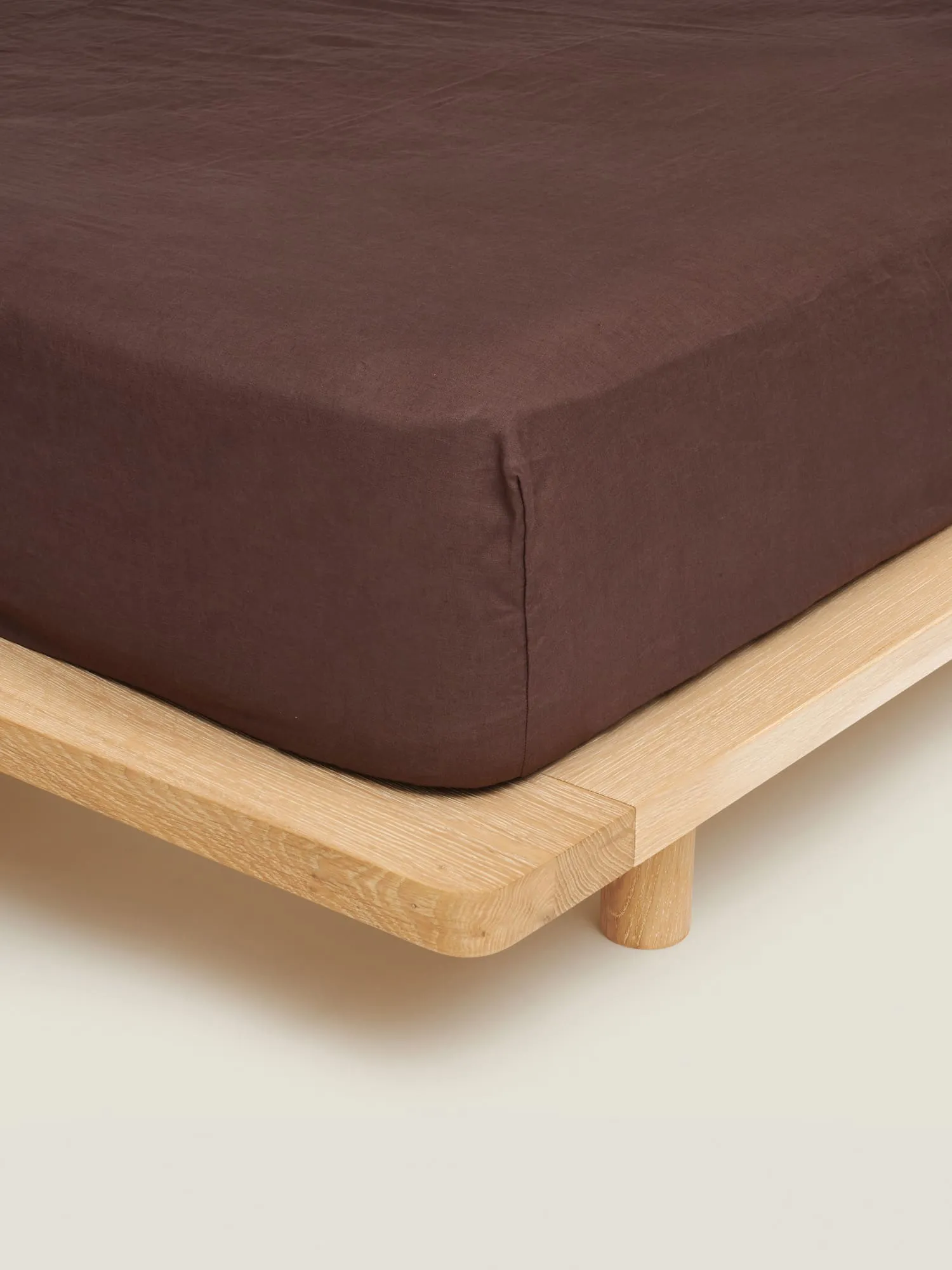 100% Linen Fitted Sheet in Chocolate